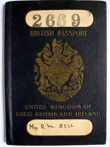 British Passport Original image created by Edward Hands [CC BY-SA 2.5 (https://creativecommons.org/licenses/by-sa/2.5) or Public domain], from Wikimedia Commons