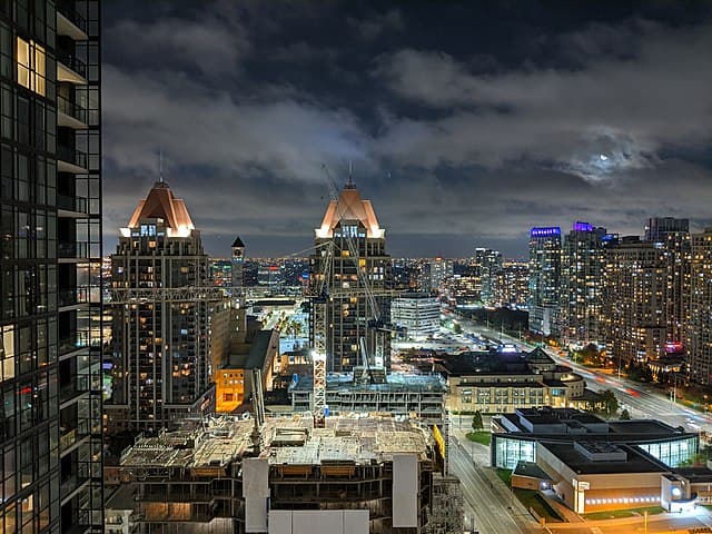 Mississauga by Sikander Iqbal / CC BY-SA (https://creativecommons.org/licenses/by-sa/4.0)