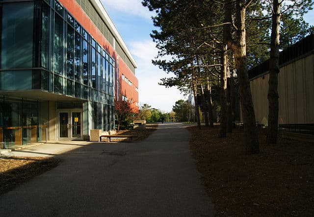 University of Waterloo by Victor Vucicevich [CC BY-SA (https://creativecommons.org/licenses/by-sa/3.0)]