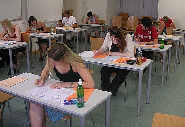 Exam By KF [Public domain], via Wikimedia Commons