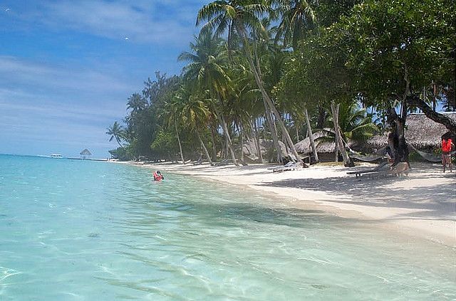 Beach in Bora Bora by https://www.flickr.com/photos/reservasdecoches/