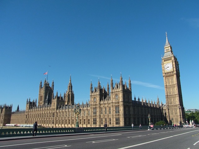 Big Ben via https://pixabay.com/static/uploads/photo/2012/11/19/00/10/big-ben-66499_640.jpg