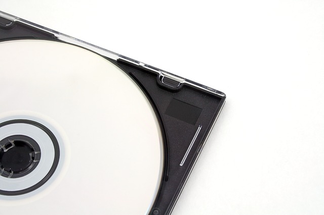 CD Case via https://pixabay.com/en/cd-cd-case-compact-disc-dvd-1840048/