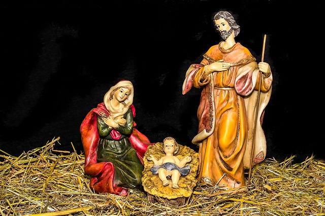 Jesus and Mary figurines via https://pixabay.com/en/christmas-crib-figures-jesus-child-1904439/