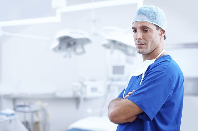Doctor via https://pixabay.com/photos/doctor-dentist-dental-clinic-1149149/