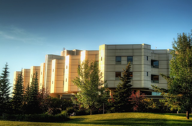 Hospital in Edmonton via https://pixabay.com/en/hospital-edmonton-canada-174924/