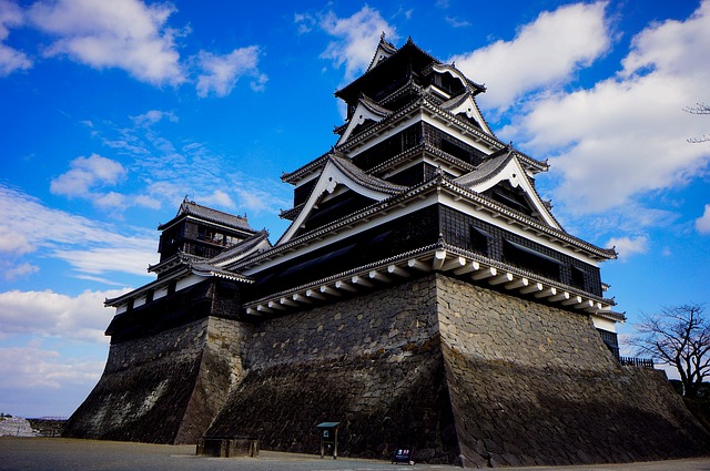 Castle in Japan via https://pixabay.com/en/japan-travel-fukuoka-1096822/
