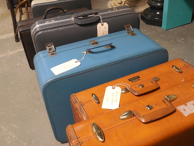 Suitcases via https://pixabay.com/en/luggage-suitcase-travel-journey-730599/