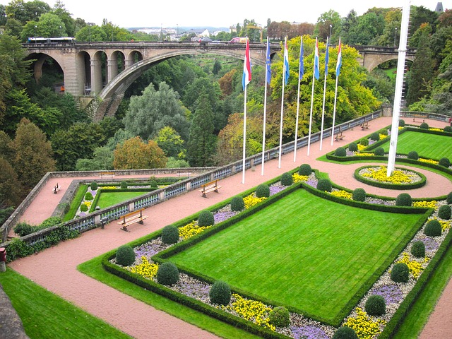 Luxembourg Flowers by https://pixabay.com/en/users/tpsdave/