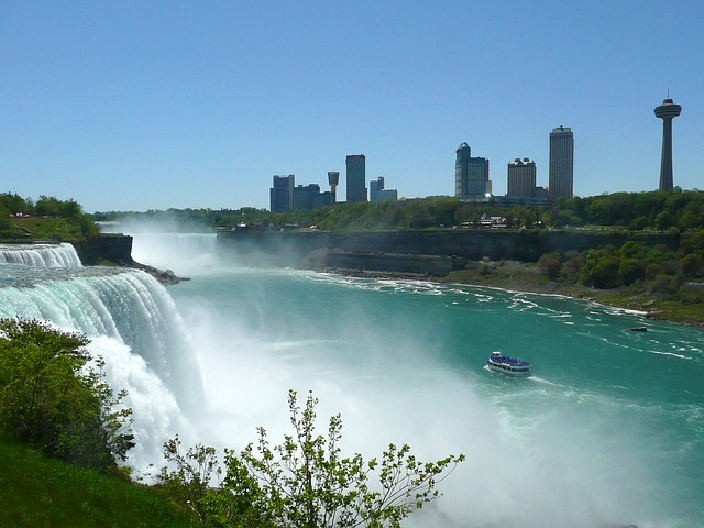 Niagara Falls via https://pixabay.com/en/niagara-falls-waterfall-skyline-54944/