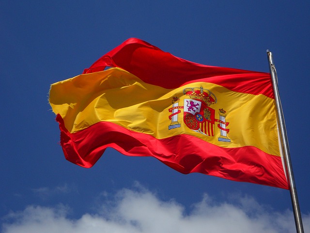 Spanish Flag by https://pixabay.com/en/users/Efraimstochter/