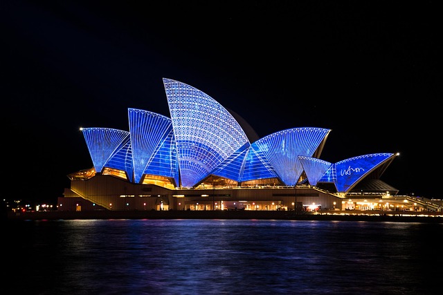 Sydney Opera House via https://pixabay.com/en/sydney-opera-house-australia-363244/