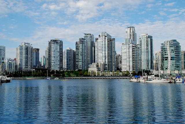 Vancouver via https://pixabay.com/photos/vancouver-british-columbia-1768956/