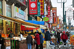 Chinatown in Toronto By chensiyuan (chensiyuan) [GFDL (https://www.gnu.org/copyleft/fdl.html) or CC BY-SA 4.0-3.0-2.5-2.0-1.0 (https://creativecommons.org/licenses/by-sa/4.0-3.0-2.5-2.0-1.0)], via Wikimedia Commons