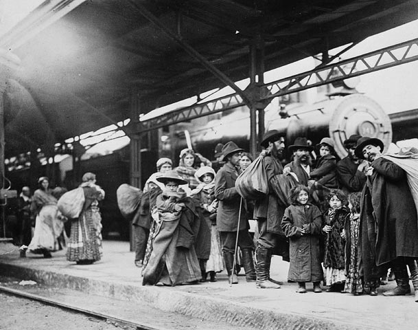 Immigrants at Union Station By Pringle & Booth [Public domain or Public domain], via Wikimedia Commons