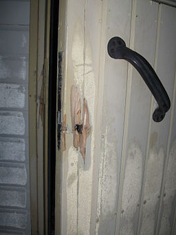 Broken Door By SeppVei (Own work) [Public domain], via Wikimedia Commons