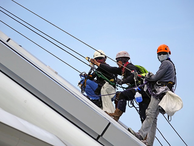 Rappelling via https://pixabay.com/en/rappelling-rope-safety-security-755399/