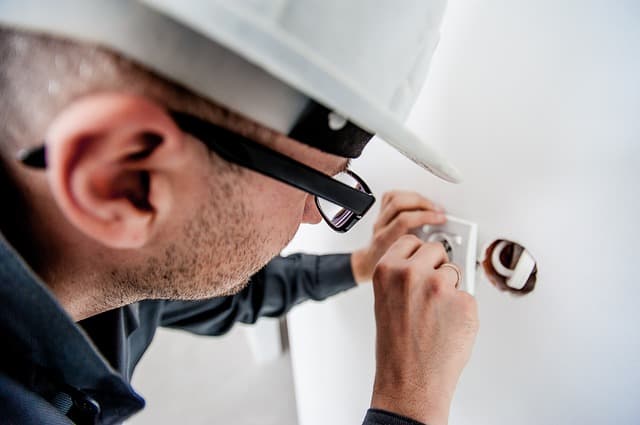 Electrician via https://pixabay.com/photos/electrician-electric-electricity-1080554/