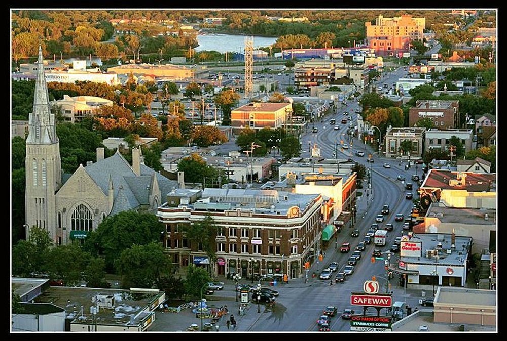 Osborne Village By Wpg guy (Own work) [CC BY 3.0 (https://creativecommons.org/licenses/by/3.0)], via Wikimedia Commons