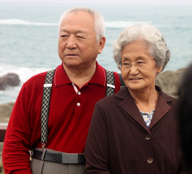 Old couple via https://pixabay.com/en/couple-man-woman-old-satisfied-579172/