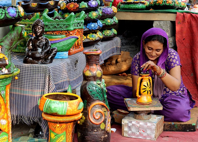 Indian business woman via https://pixabay.com/en/woman-indian-painting-pottery-1824150/