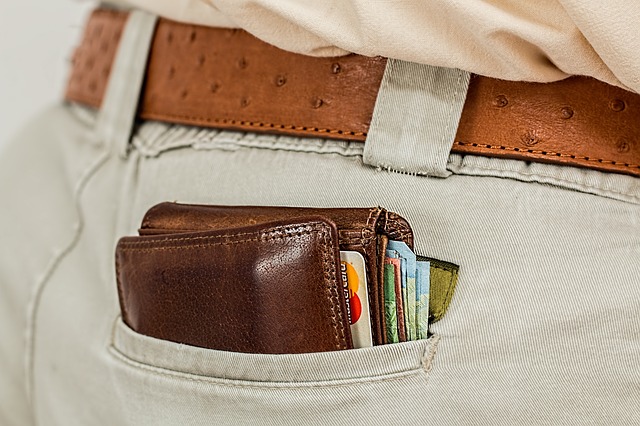 Wallet via https://pixabay.com/photos/wallet-cash-credit-card-pocket-1013789/