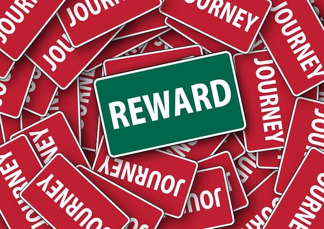 Rewards via https://pixabay.com/illustrations/signs-green-red-reward-travel-108062/
