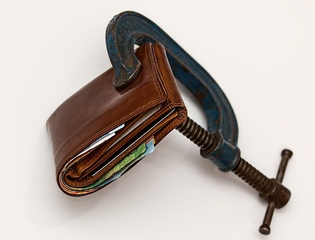 Credit Squeeze via https://pixabay.com/photos/credit-squeeze-taxation-purse-tax-522549/